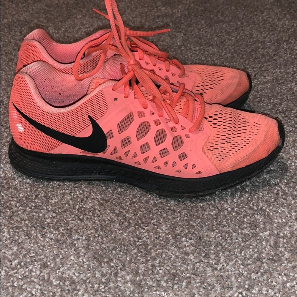 Nike Tennis Shoes